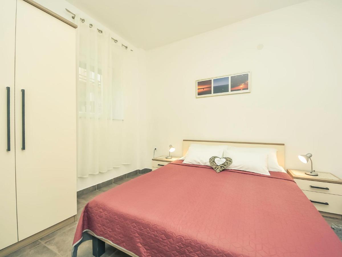 Apartment Snjezana-2 By Interhome Karlobag Esterno foto